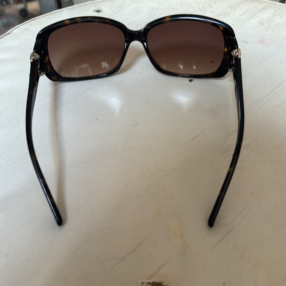 New pair of Bebe sunglasses - Picture 4 of 5